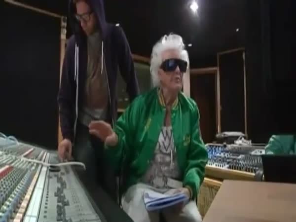 DJ babička