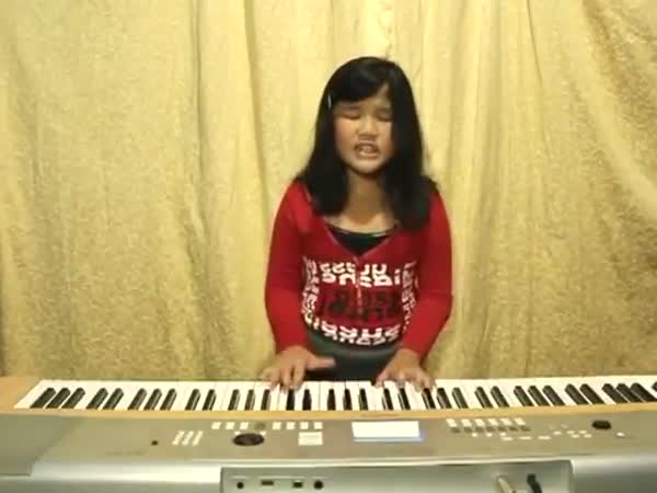 Talentovaná mladá slečna božsky zpívá