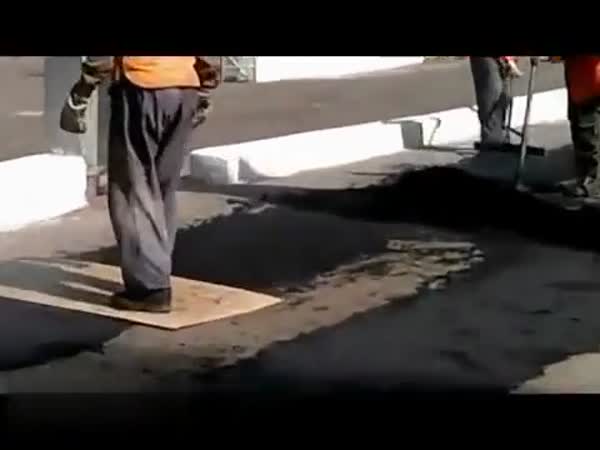 Oprava silnice v Rusku