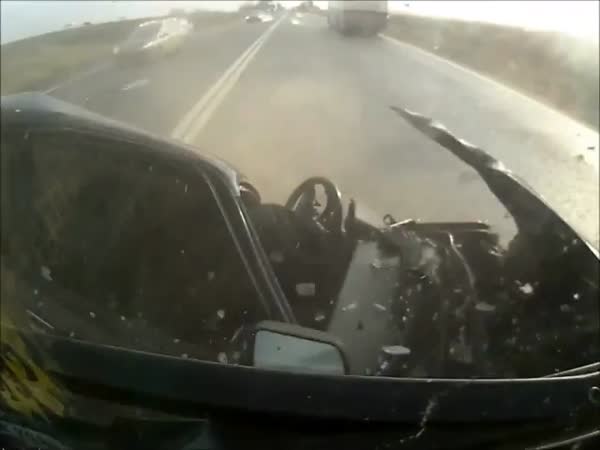 Nehoda - Nesmrtelný řidič