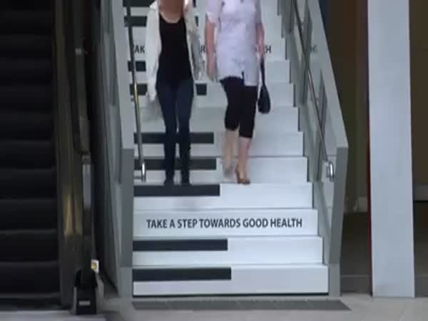Jak donutit lidi chodit  po schodech