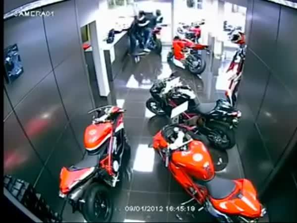 Fail - Krádež motorky