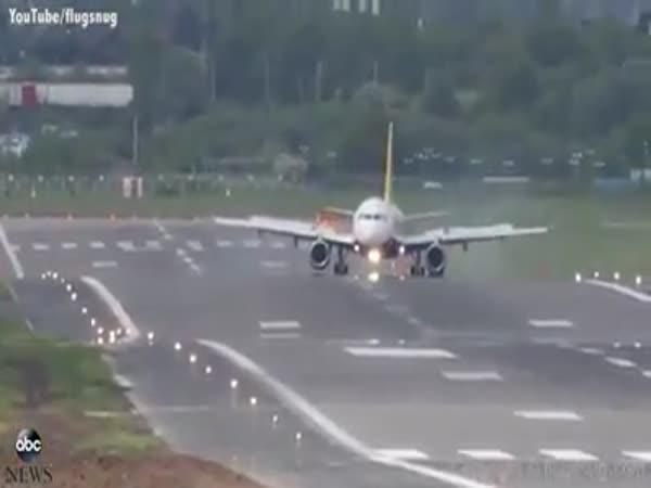     Pilot trochu neměl rovnováhu    