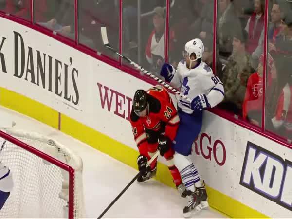     Zpomalené hokejové záběry    