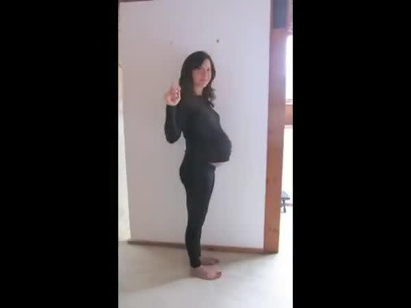     Těhotná žena se denně fotila    