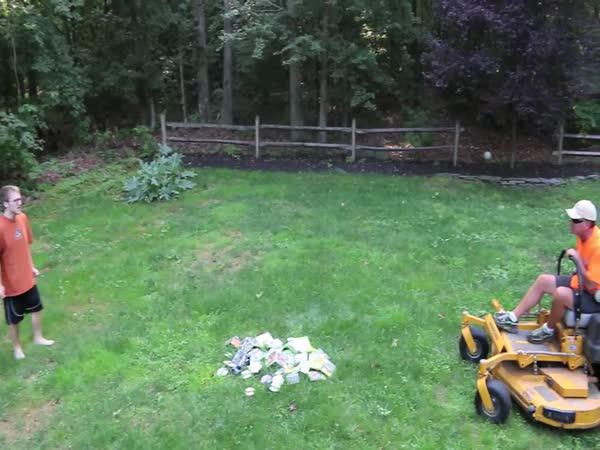     Rozsekal sekačkou počítačové hry    