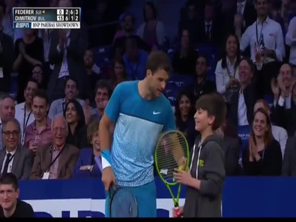       Chlapec to nandal Federerovi      