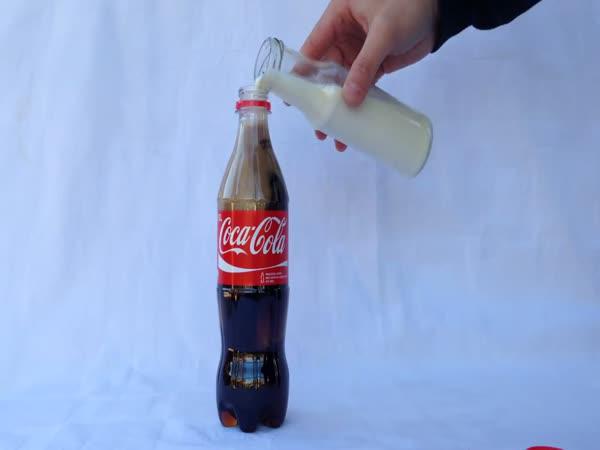     Pokus: Coca cola + mléko      