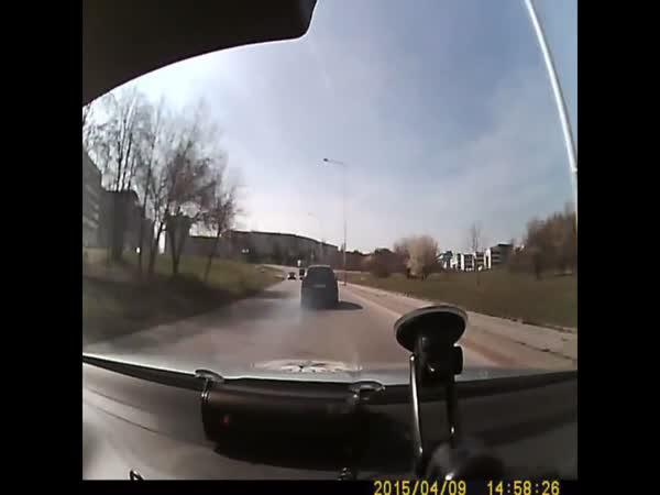 Česká republika - Řidič ujíždějící s kradenou Octavií