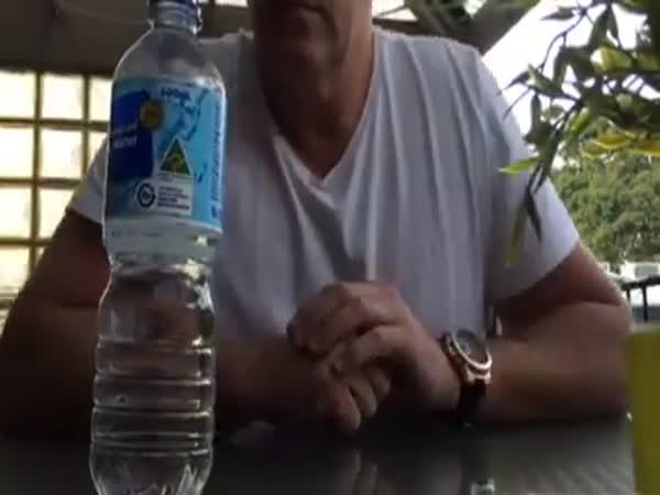       Nachytávka – Zmáčknutá PET lahev      