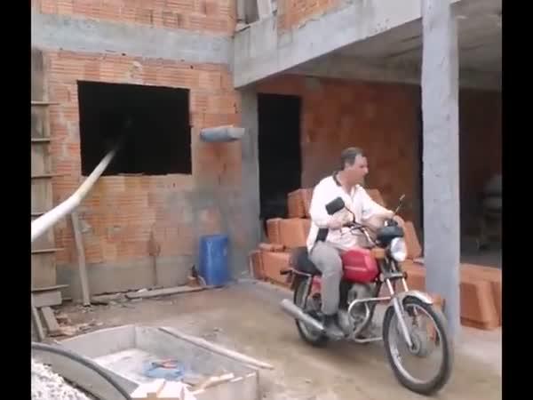       Jak využít motorku při stavbě domu      