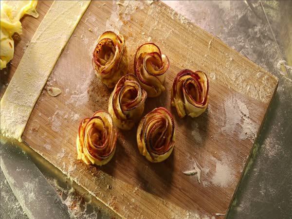       Návod – Jablečné kytičky      