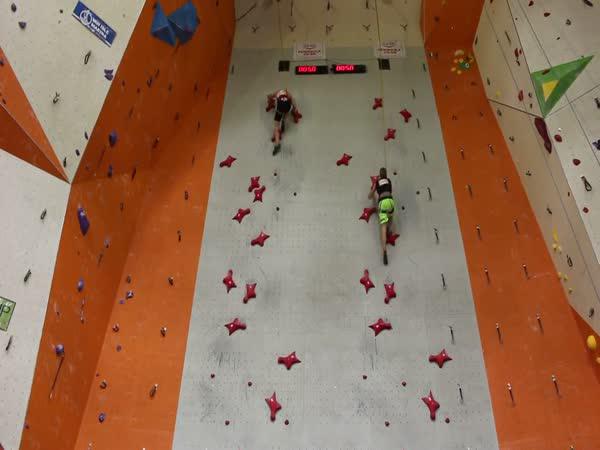       Světový rekord v rychlostním lezení      