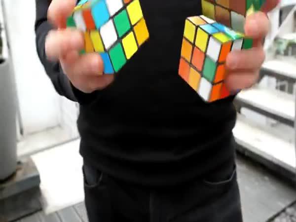     Žonglování s Rubikovými kostkami    