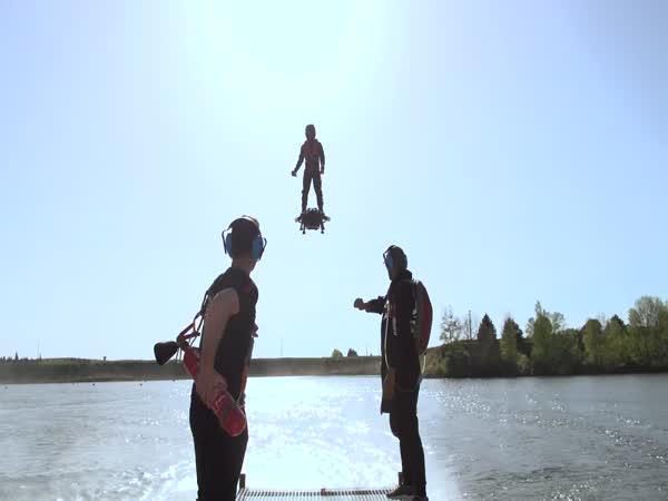     Nový dopravní prostředek FlyBoard    