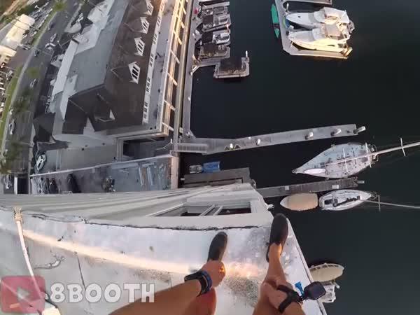 Adrenalinový skok do vody ze 40m