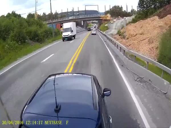 Idiot chtěl vybrzdit kamion