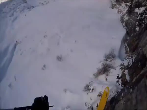 Drsný pád lyžaře