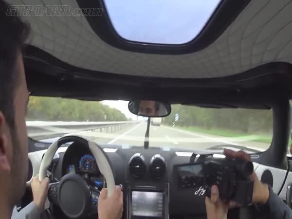 Koenigsegg Agera po dálnici 340 km/h