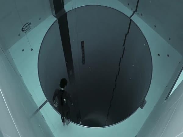 Ponor v nejhlubším bazénu světa