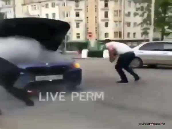 Hořící BMW M5 v Rusku      