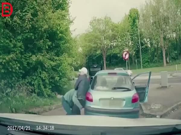       Agresivní řidič v Británii #18      