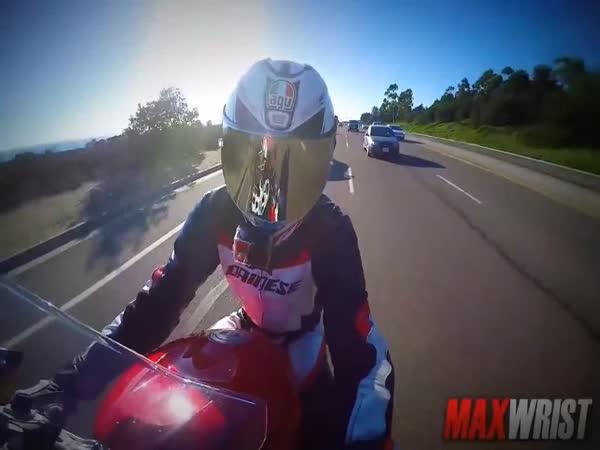     Lambo vs. BMW S1000RR    