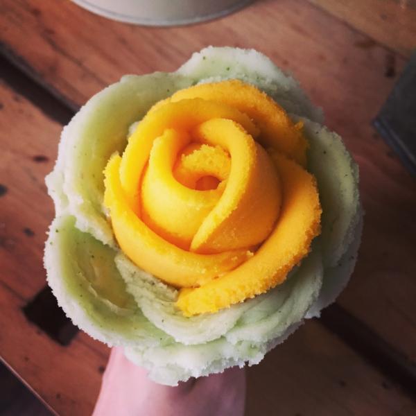       GALERIE – Krásná zmrzlina ve tvaru růže      