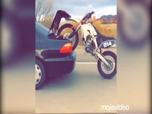     Odvoz pokažené motorky      