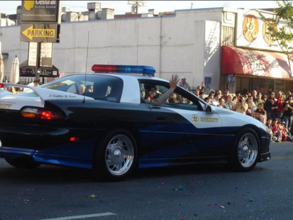       GALERIE – Super elegantní policejní auta      