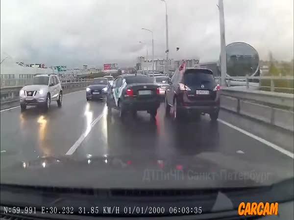     Řidič se vrhl do protisměru    