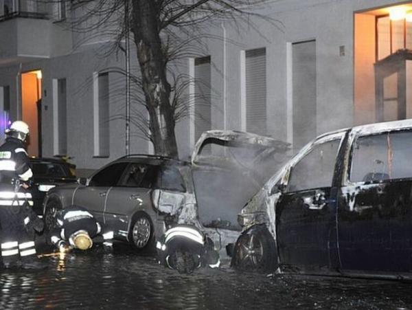     GALERIE – V Německu pálí luxusní auta     