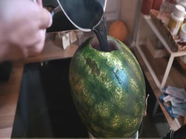     Triky s vodním melounem    