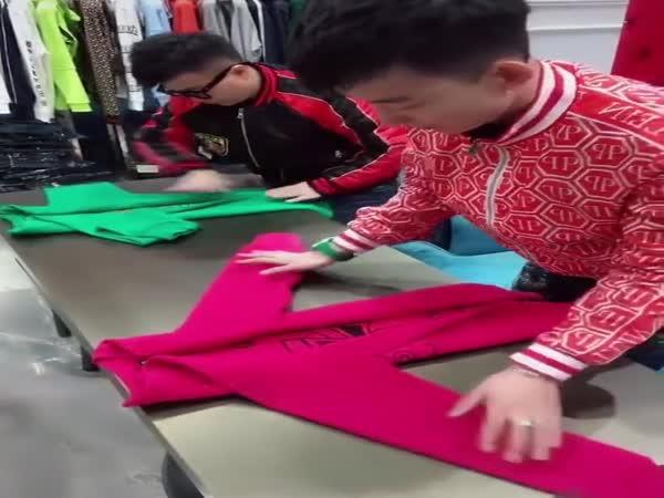     Asiati, mistři ve skládání oblečení    