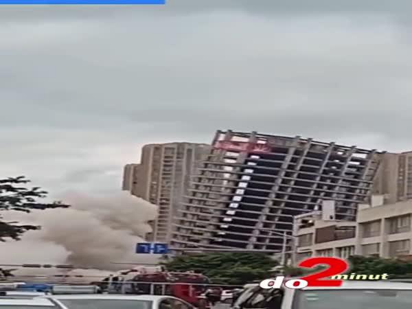     Odstřelování mrakodrapů v Číně    