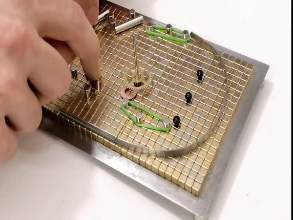       Podomácku vyrobený Pinball      
