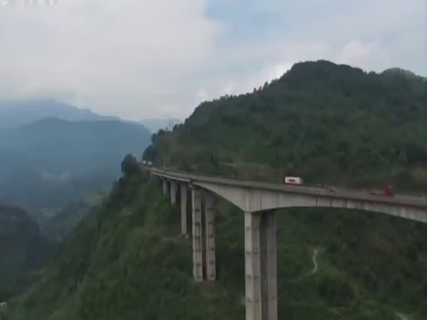   Číňané postavili nebeskou dálnici  
