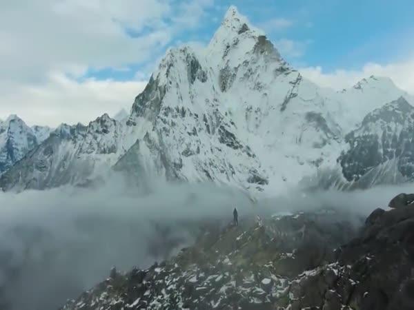     Nález na Everestu vyděsil vědce    