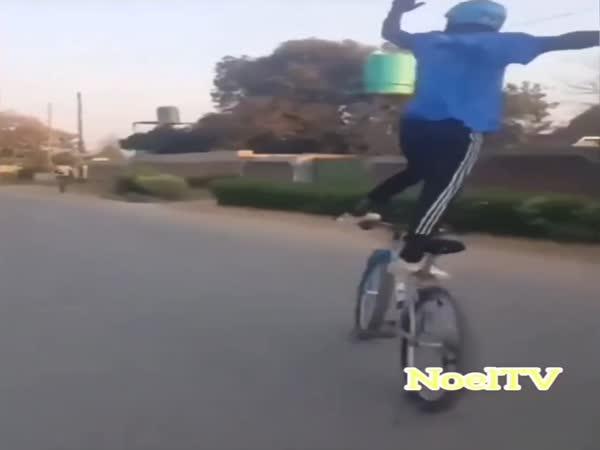       Talentovaný cyklosurfer      