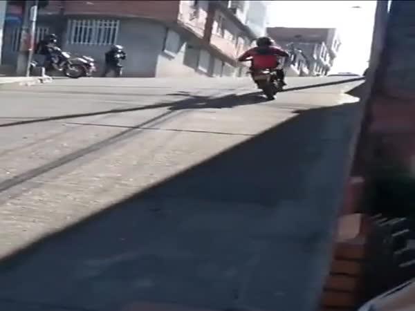     Když si kluci hrají na motorkách    