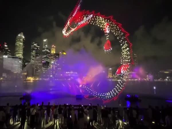    Obrovský drak z dronů    