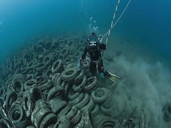     Dva miliony pneumatik v moři!    