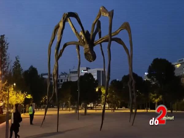       TOP 10 – Nejdivnější sochy světa      