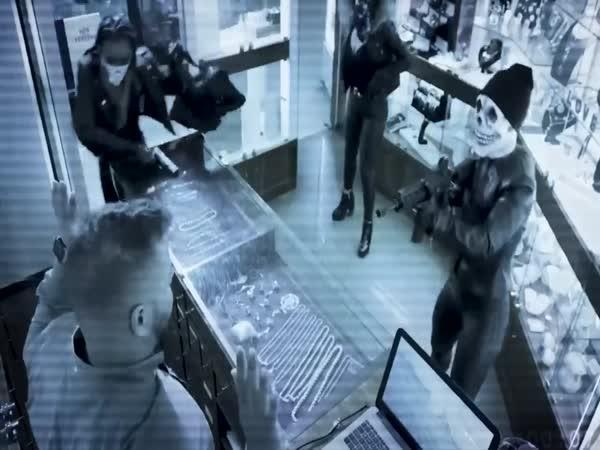       TOP 5 – Nejnebezpečnější ženské gangy      