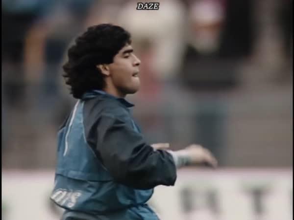     Maradona před zápasem    