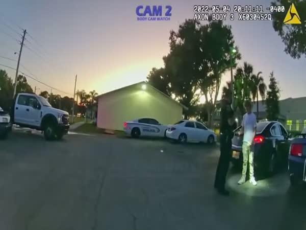     Rvačka s policistou    