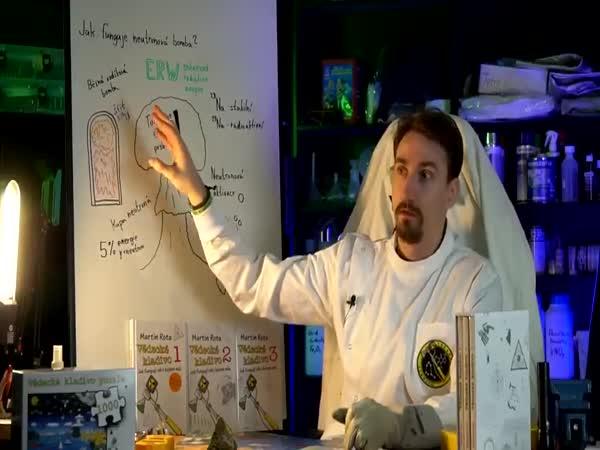     Jak funguje neutronová bomba    